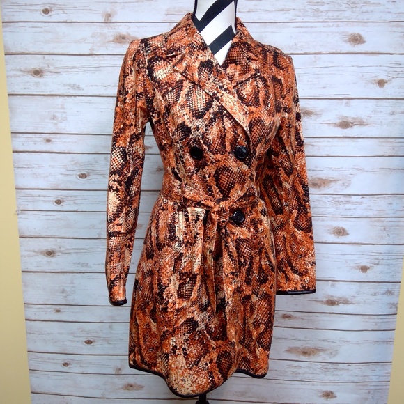 Kensie Jackets & Blazers - EUC Kensie Trench Coat Orange/Black snake pattern
